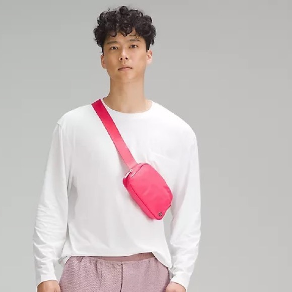 NWT Lululemon Everywhere Belt Bag 1L - Picture 3 of 8